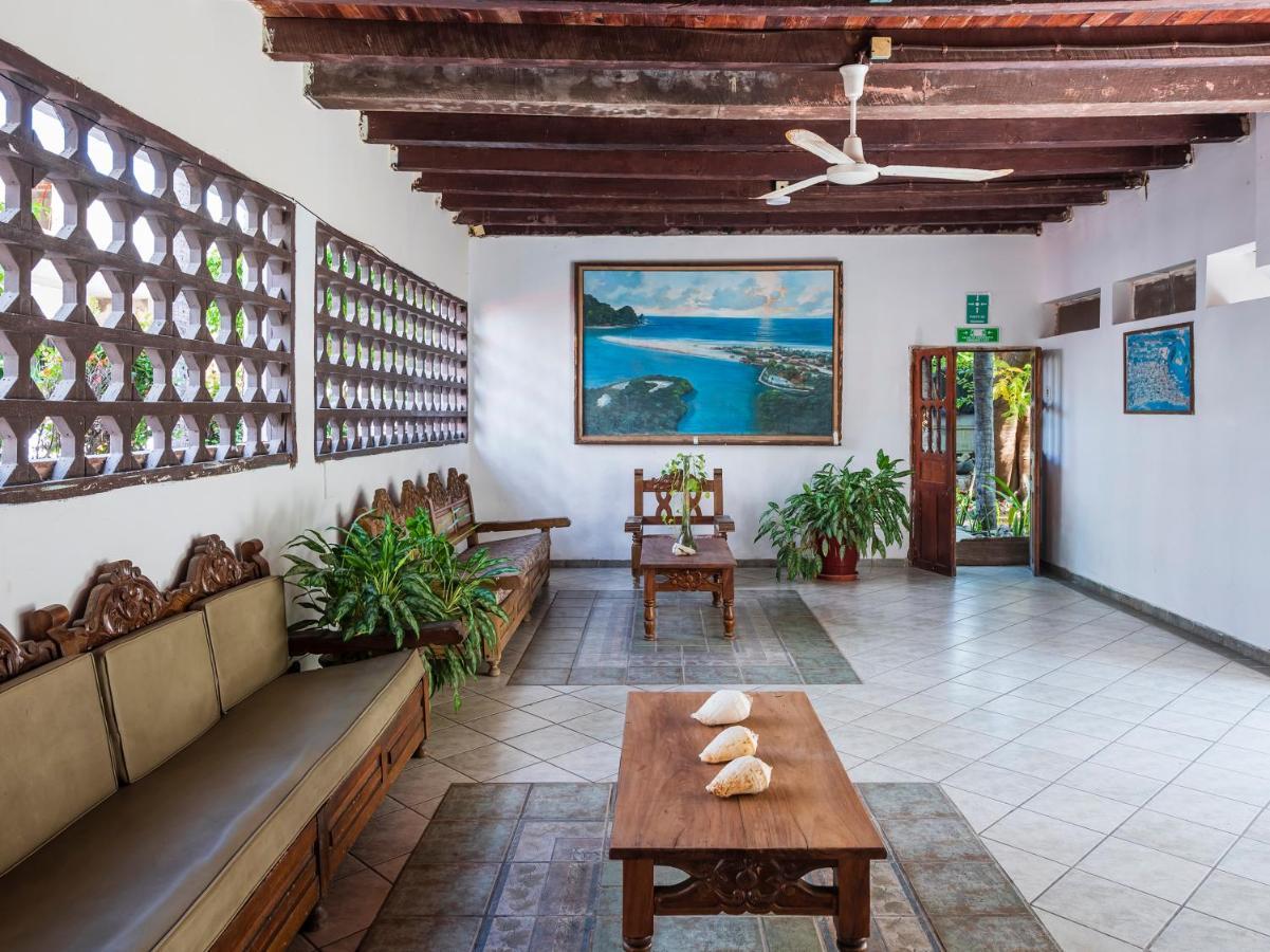 Hotel Sands Barra de Navidad Buitenkant foto