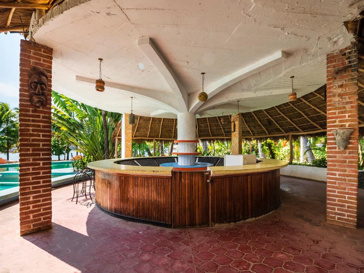 Hotel Sands Barra de Navidad Buitenkant foto